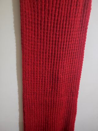 Bufanda roja de lana.
