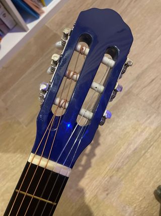 Guitarra profesional infantil.