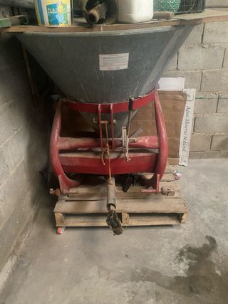 Abonadora para abono y estiercol