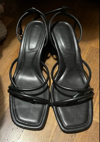 Sandalias abiertas negras taco medio