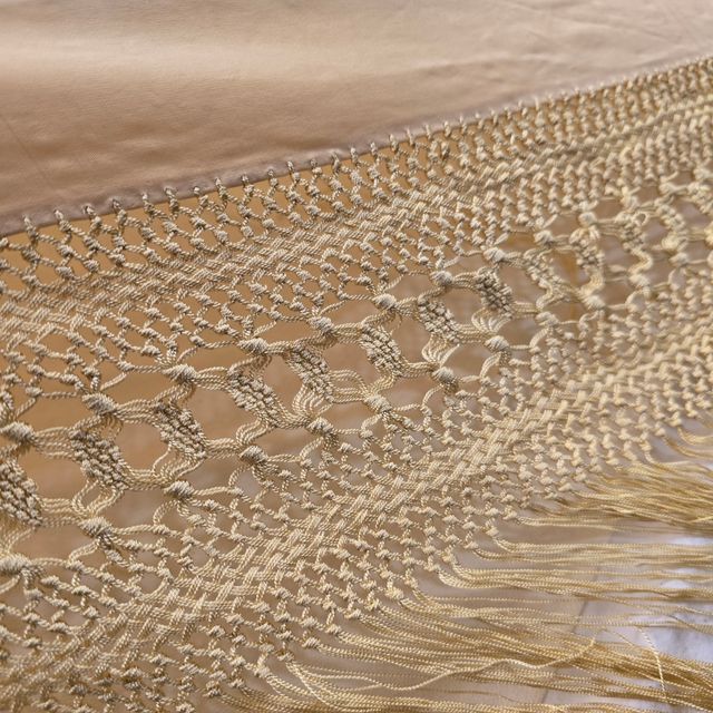 Manton de Manila rojo y marfil