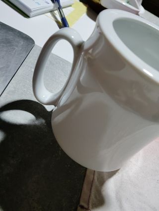 Jarrita de porcelana blanca