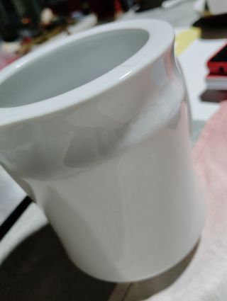 Jarrita de porcelana blanca