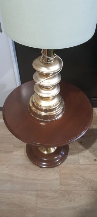 Pedestal con lampara