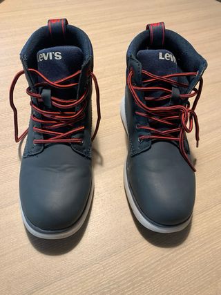 Calzado marca levi’s