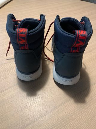 Calzado marca levi’s