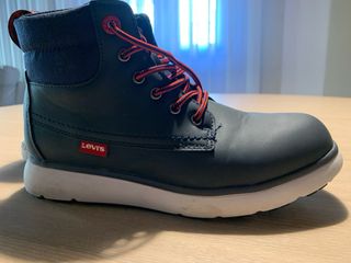 Calzado marca levi’s