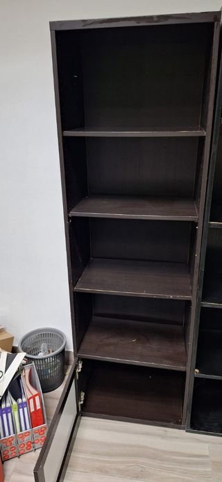 Estantería madera negra