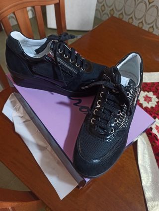 Scarpe da donna colore nero numero 36