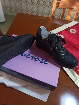 Scarpe da donna colore nero numero 36