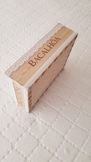 Caja vino portuguesa decorada vintage