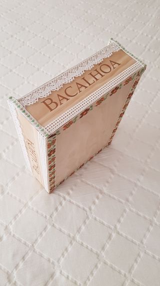 Caja vino portuguesa decorada vintage