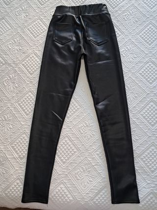 Pantalón efecto cuero