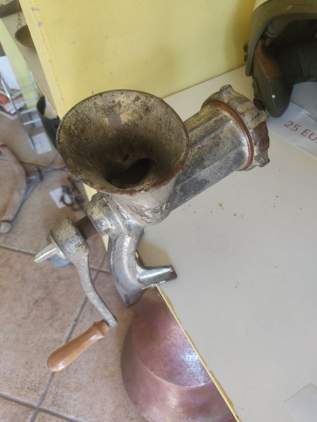 Triturador de carne manual.