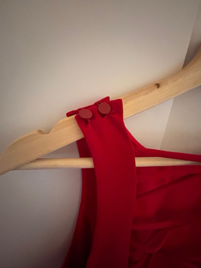 Conjunto mono y zapatos rojos