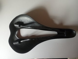 Sillín full carbono 104gr