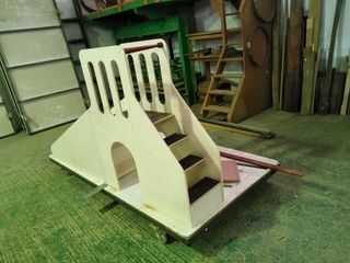 Moto a batería y tobogán para niños