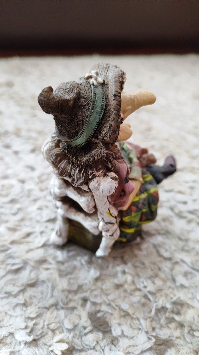 Figuras de magos y brujas