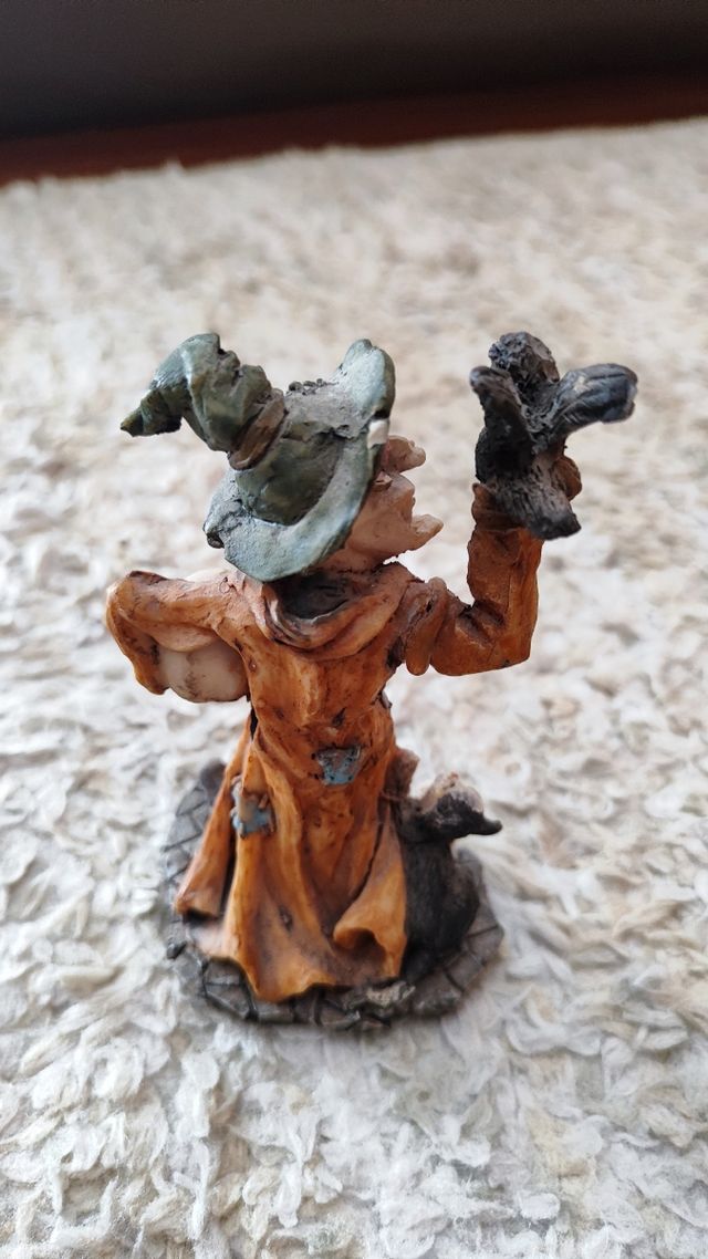 Figuras de magos y brujas