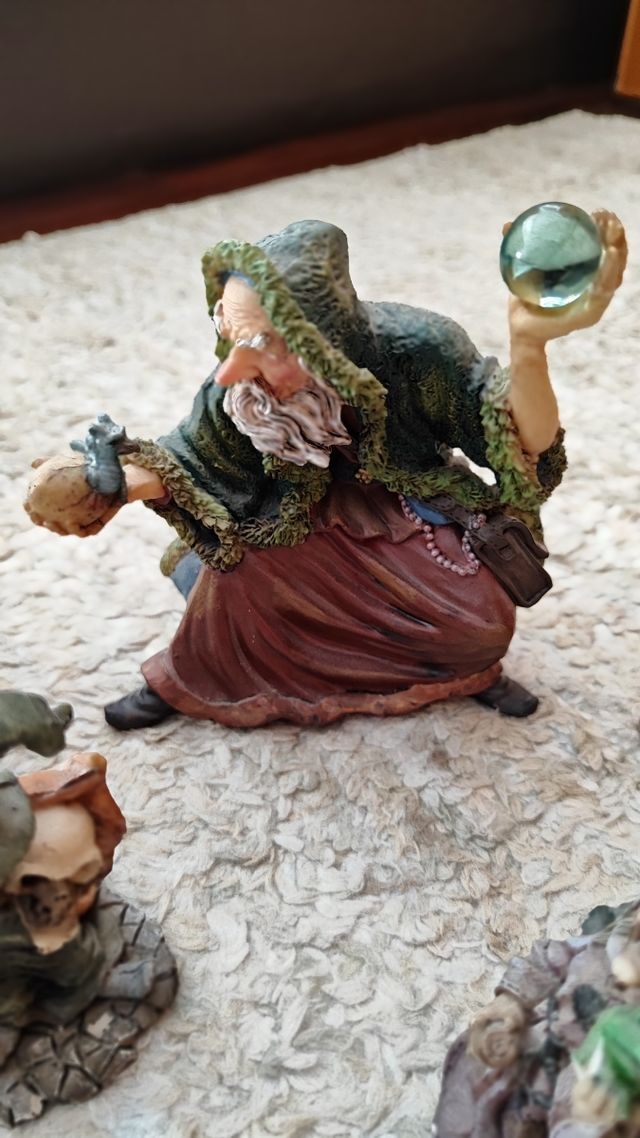 Figuras de magos y brujas