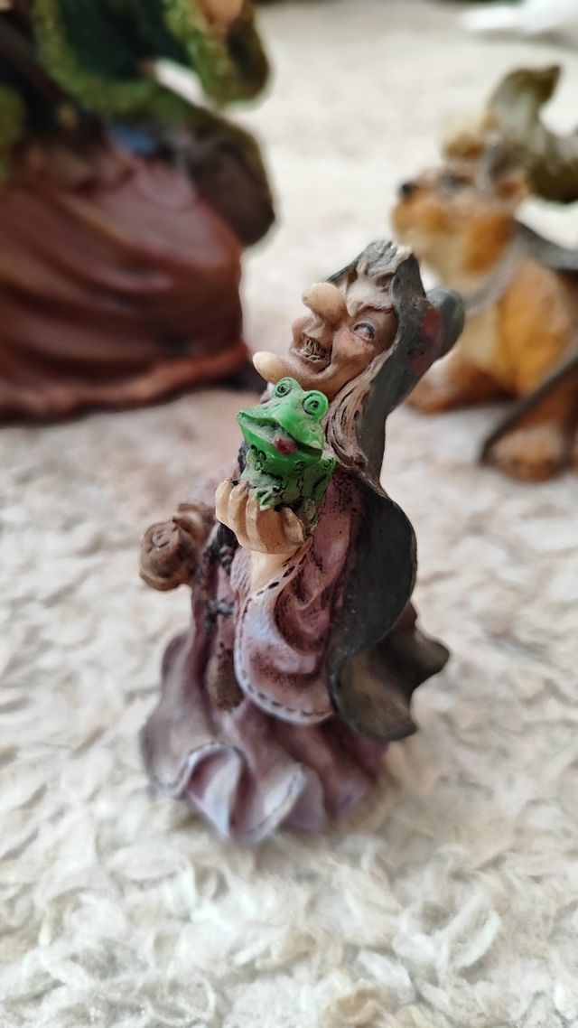 Figuras de magos y brujas