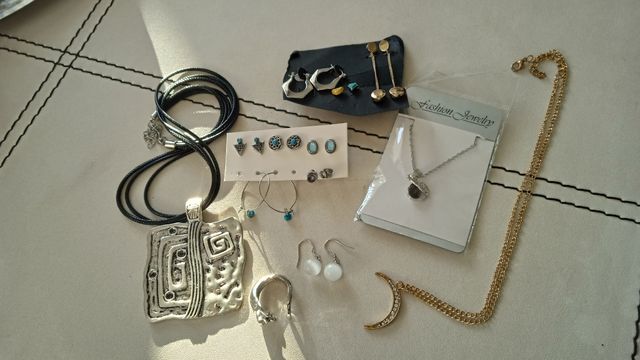 Lote Pendientes, collares y anillo NEW