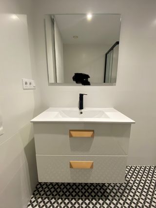 Mueble baño 80 cm con lavabo y espejo