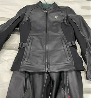 Traje Moto Cuero Negro Revit