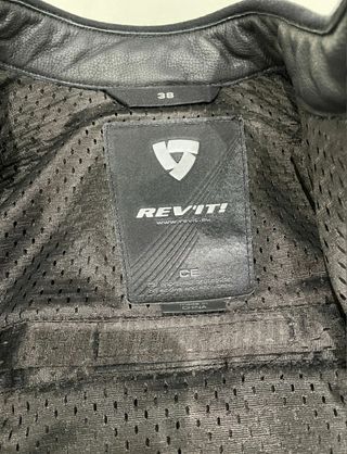 Traje Moto Cuero Negro Revit