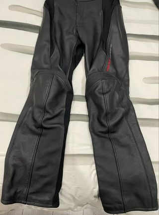 Traje Moto Cuero Negro Revit