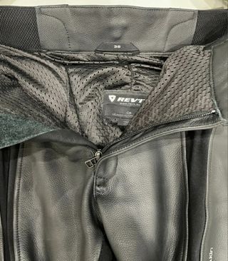 Traje Moto Cuero Negro Revit