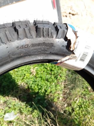 neumático trasero mitas