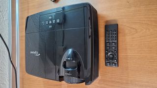 Proyector Optoma con maletin