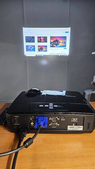 Proyector Optoma con maletin