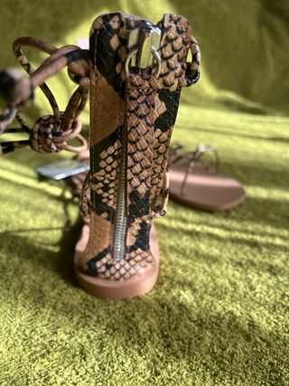 SANDALIAS PLANAS TIPO ROMANO