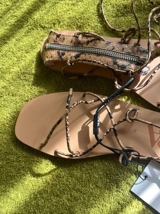 SANDALIAS PLANAS TIPO ROMANO