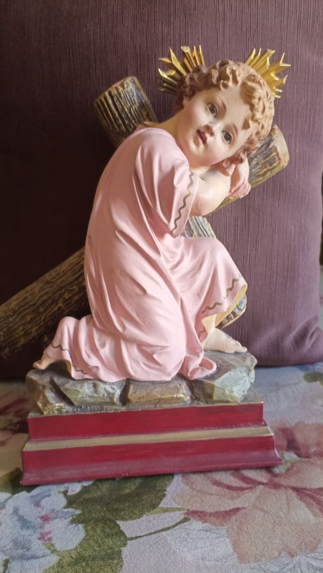 Niño Jesús con la cruz.
De Olot