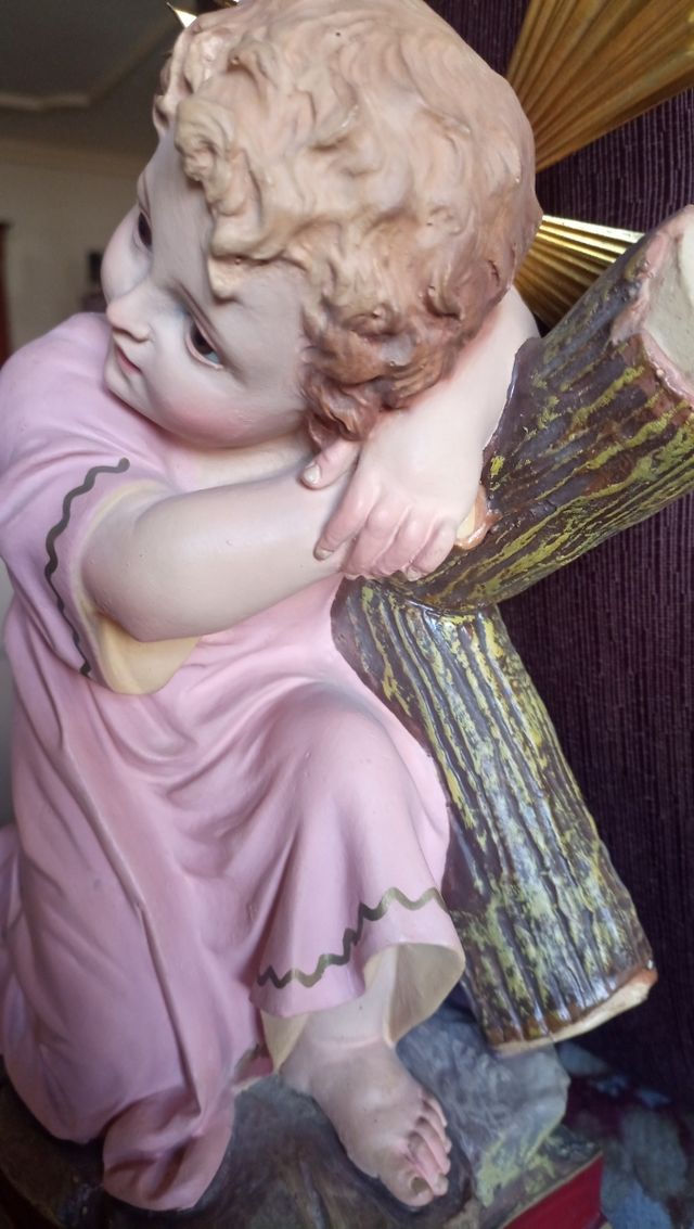 Niño Jesús con la cruz.
De Olot