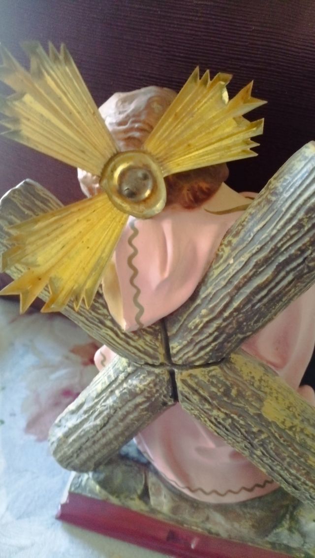 Niño Jesús con la cruz.
De Olot