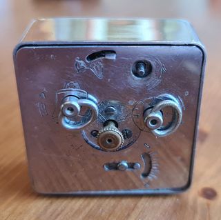 Despertador de viaje antiguo