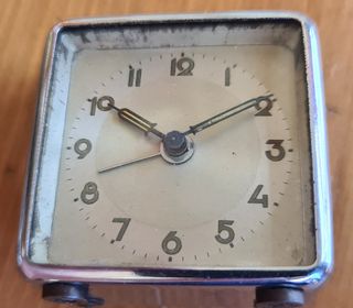 Despertador de viaje antiguo