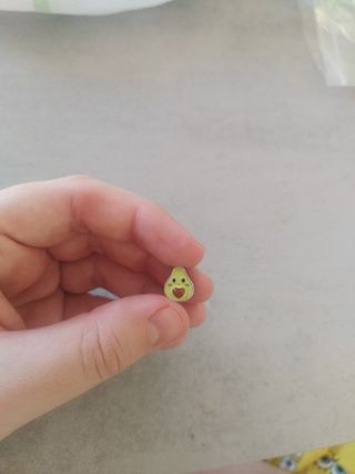 Charm aguacate de plata