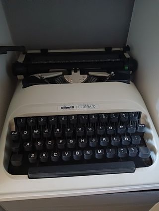 Maquina de escribir vintage Olivetti