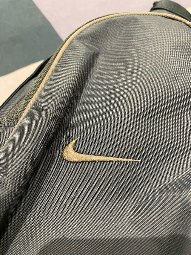 Nike Essentials Sling Bag 8L