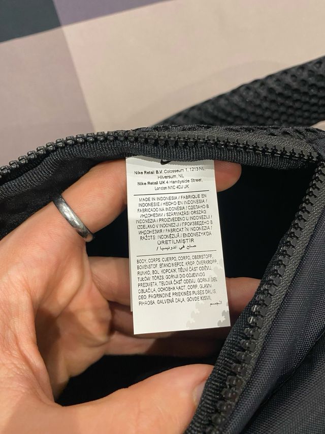 Nike Essentials Sling Bag 8L