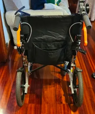 Silla de ruedas. NUEVA