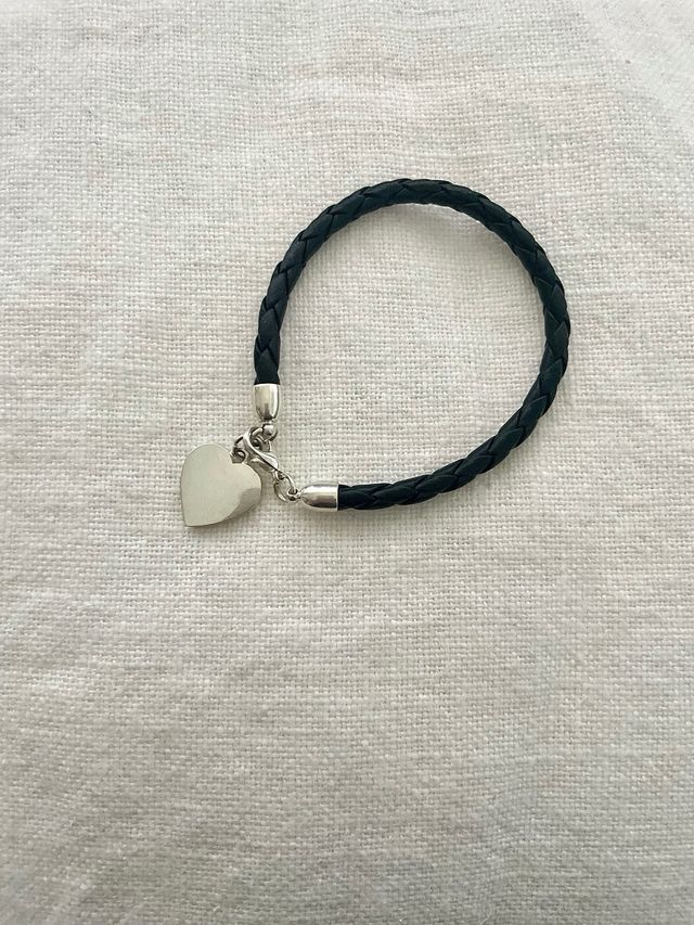 Braccialetto nero con cuore