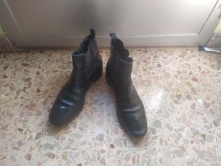 Botin chico o chica negro piel