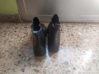 Botin chico o chica negro piel