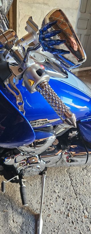 Moto intruder 1800